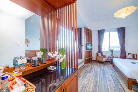 Suite, Ocean View | Minibar, in-room safe, desk, blackout drapes