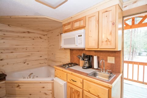 Cabin 14, Romantic Studio | Private kitchenette | Fridge, microwave, coffee/tea maker, toaster