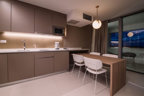 Deluxe Apartment, Balcony, Sea View | In-room dining