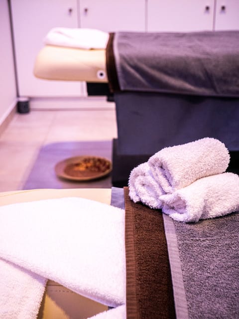 Couples treatment rooms, Turkish bath, hot stone massages