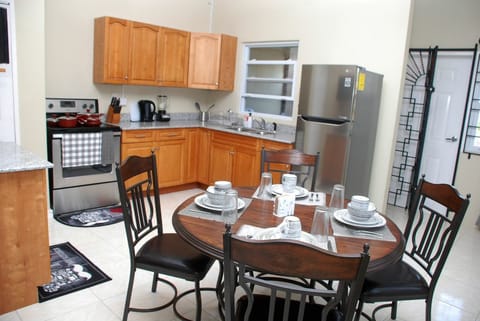 Townhome | Private kitchen | Full-size fridge, microwave, oven, stovetop