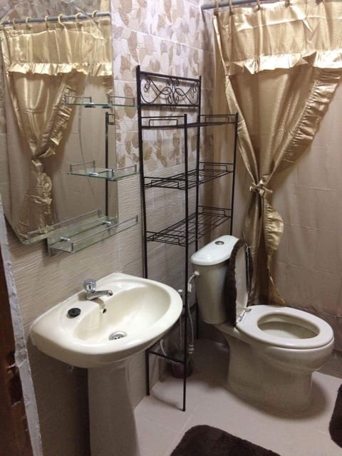 Comfort Apartment, 2 Bedrooms | Bathroom sink