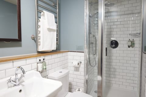 Superior Double Room | Bathroom shower