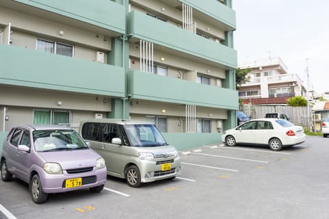 Self parking (JPY 1000 per night)