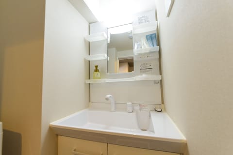 Double Room | Bathroom sink