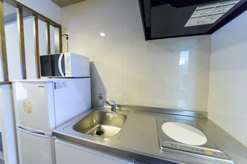 Double Room | Private kitchenette | Fridge, microwave, stovetop