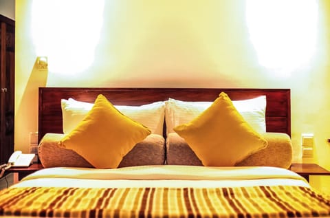 Executive Suite | 1 bedroom, premium bedding, minibar, in-room safe