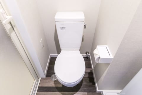 Double Room | Bathroom | Separate tub and shower, deep soaking tub, free toiletries, hair dryer