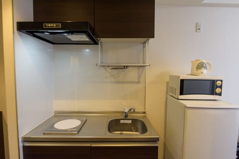 Double Room, 1 Double Bed | Private kitchenette | Fridge, microwave, stovetop