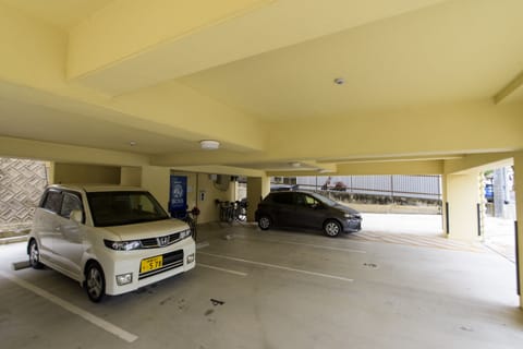 Self parking (JPY 1000 per night)