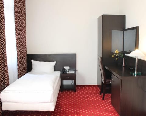 Comfort Single Room | Desk, rollaway beds, free WiFi, bed sheets
