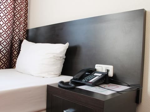 Comfort Single Room | Desk, rollaway beds, free WiFi, bed sheets