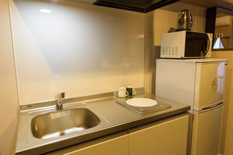 Standard Double Room | Private kitchenette | Fridge, microwave, stovetop