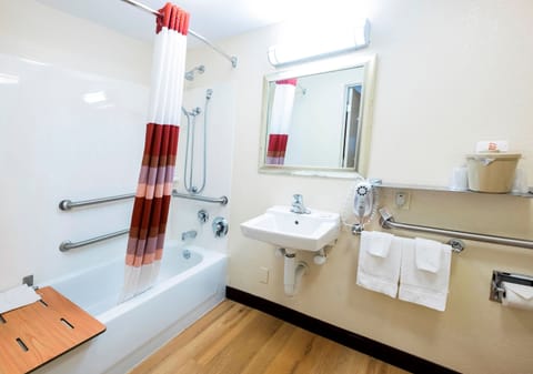 Superior Room, 1 King Bed, Accessible (Smoke Free) | Bathroom | Combined shower/tub, free toiletries, hair dryer, towels