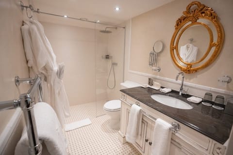 Deluxe Double Room | Bathroom | Designer toiletries, hair dryer, bathrobes, slippers