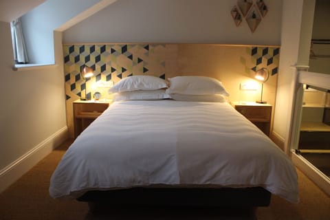 Superior Deluxe Double or Twin Room | In-room safe, desk, free WiFi, bed sheets