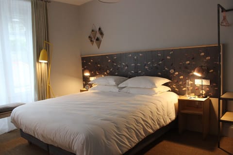 King Room | In-room safe, desk, free WiFi, bed sheets