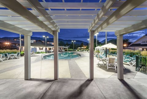 Seasonal outdoor pool, open 9:00 AM to 10:00 PM, sun loungers