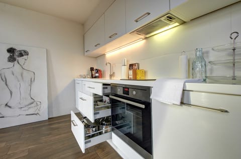 Business Loft 65 | Private kitchen | Fridge, microwave, oven, stovetop