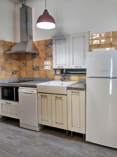 Romantic Studio, Accessible, Kitchen (Avellano) | Private kitchen | Full-size fridge, microwave, oven, stovetop