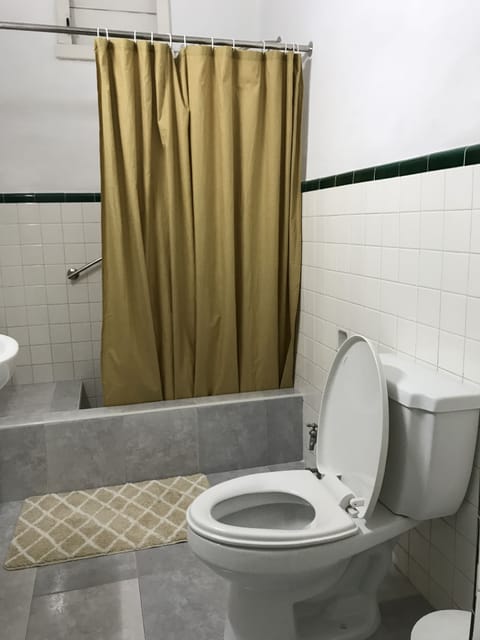 Comfort Double Room, 1 Bedroom | Bathroom | Shower, free toiletries, hair dryer, towels