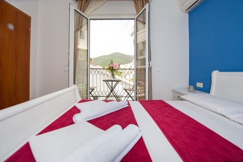 Deluxe Double Room, 1 King Bed, Balcony | Terrace/patio