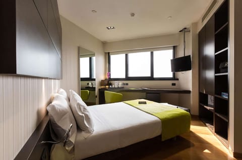 Economy Room, 1 Twin Bed, Non Smoking (French Size Bed 140 Cm) | Hypo-allergenic bedding, down comforters, minibar, in-room safe