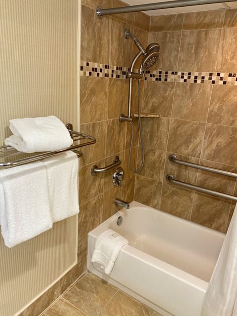 Room, 1 King Bed, Accessible, Non Smoking | Bathroom | Combined shower/tub, free toiletries, hair dryer, towels