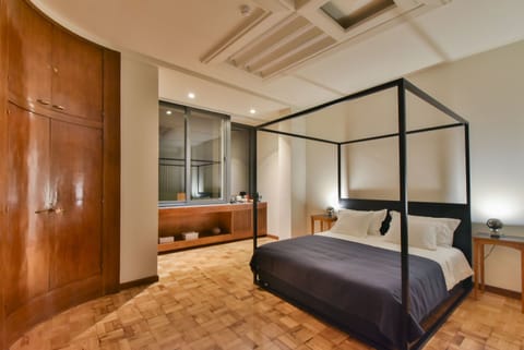 Deluxe Room | Minibar, desk, soundproofing, iron/ironing board