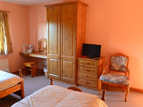 Twin Room, Ensuite | 1 bedroom, WiFi