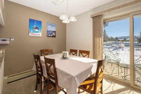 SWP Meadow Ridge 9-4 dining area