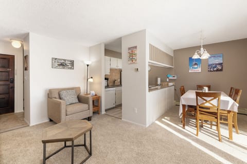 SWP Meadow Ridge 9-4 living and dininig area