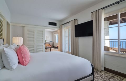 Deluxe Suite, Ocean View | Premium bedding, down comforters, pillowtop beds, in-room safe