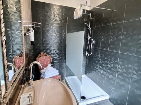 Standard Double Room | Bathroom | Shower, hair dryer, bidet, towels