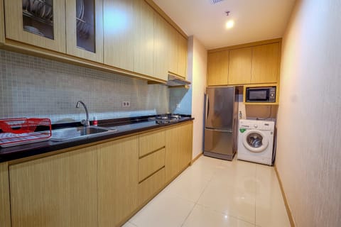 Apartment, 1 Bedroom | Private kitchenette | Fridge, microwave, stovetop, electric kettle