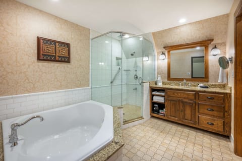 Suite, 1 King Bed, Non Smoking, Jetted Tub (Larger Room) | Bathroom | Eco-friendly toiletries, hair dryer, towels