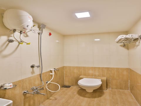 Double or Twin Room | Bathroom | Free toiletries, towels