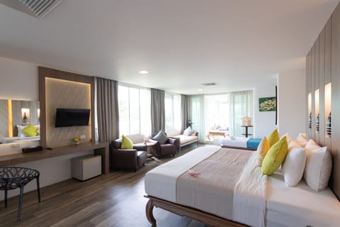 Grand Suite | Minibar, in-room safe, free WiFi, bed sheets