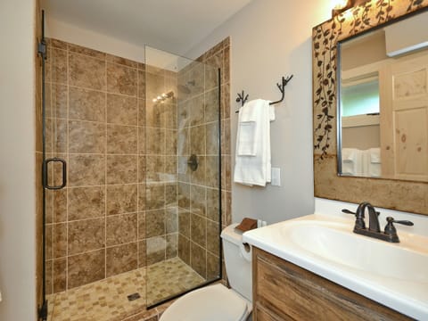 Standard Double Room, Accessible, Ensuite (Room I) | Bathroom