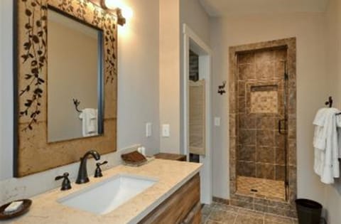 Standard Quadruple Room, Accessible, Ensuite (Room IIII) | Bathroom