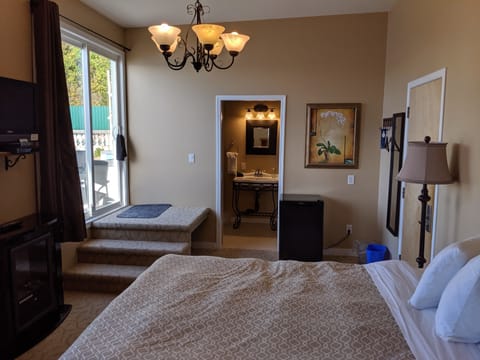 Serenity Room (No Pets) | Free WiFi, bed sheets