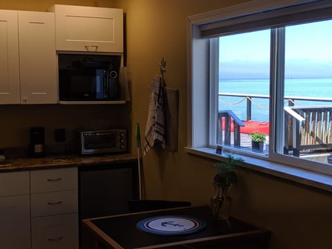 Seastar Room (No Pets) | Free WiFi, bed sheets