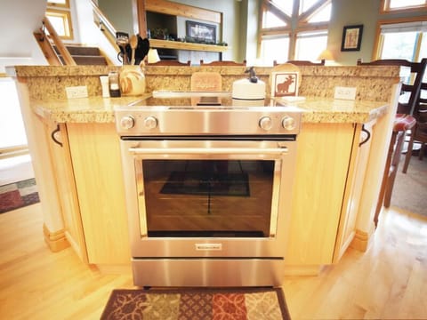 StayWinterPark_TimberLake_Kitchen3_Unit341