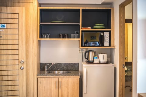 Studio | Private kitchenette | Fridge, microwave, electric kettle, highchair