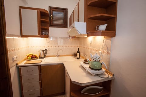 Standard Condo, 1 Bedroom | Private kitchenette