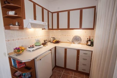 Apartment, 2 Bedrooms | Private kitchenette