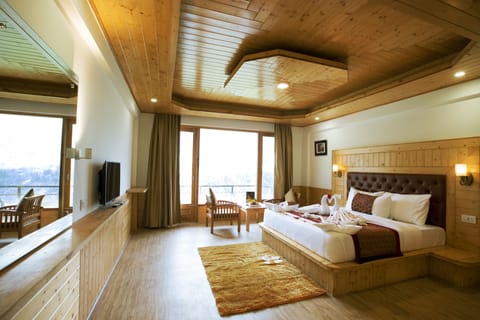 Premium Double Room, 1 King Bed | 1 bedroom, premium bedding, memory foam beds, rollaway beds