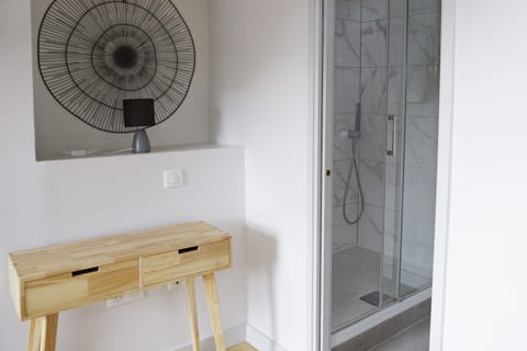 The Loft | Bathroom | Shower, free toiletries, towels