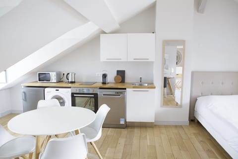 The Loft | Private kitchen | Fridge, microwave, oven, stovetop