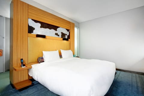 Premium bedding, in-room safe, desk, laptop workspace